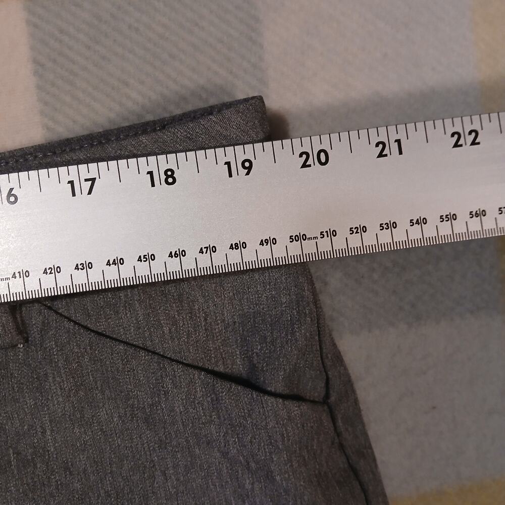 Lee Pants Womens 18 Short Gray Relaxed Wrinkle Free Mid Rise Straight Leg - Picture 6 of 7